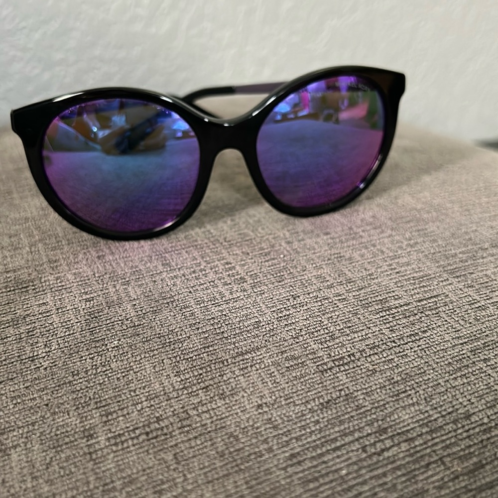 Michael Kors ISLAND TROPICS MK2034 Sunglasses 32034X-55 - Black Frame, Fuschia